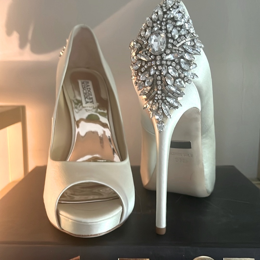 Badgley Mischka Kiara embellished peep-toe pump
